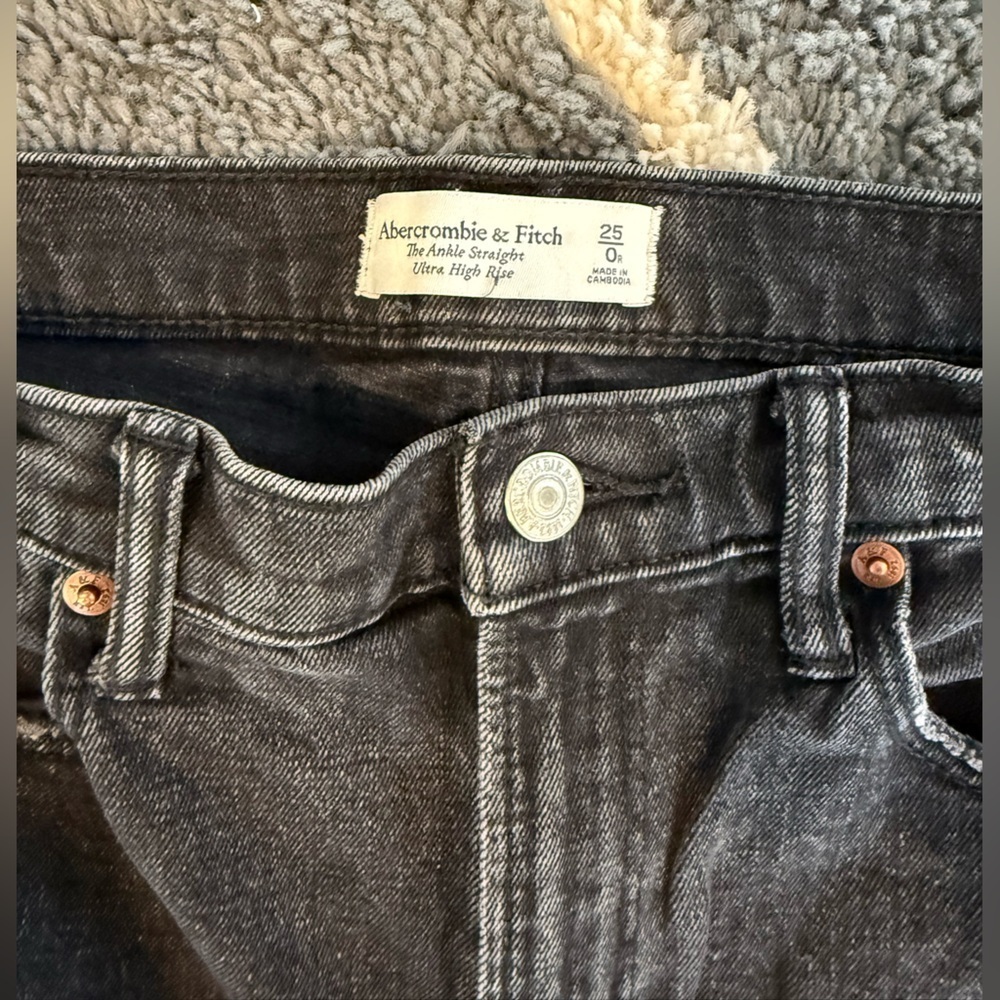 Abercrombie and Fitch The Ankle Straight Ultra High Rise Black Jeans - Picture 7 of 7